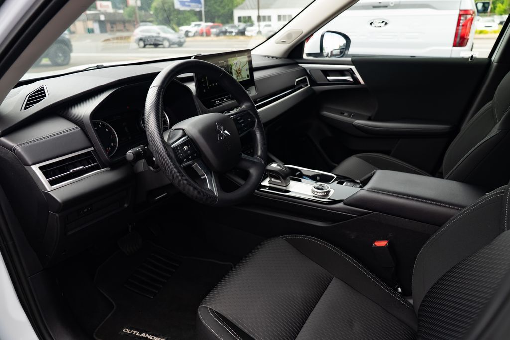 2025 Mitsubishi Outlander ES Milwaukie OR