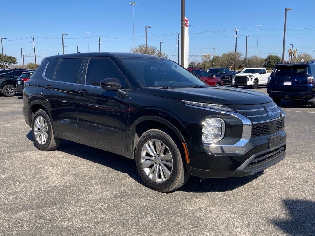 2025 Mitsubishi Outlander ES