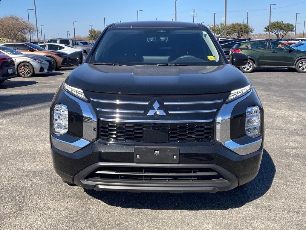 2025 Mitsubishi Outlander ES