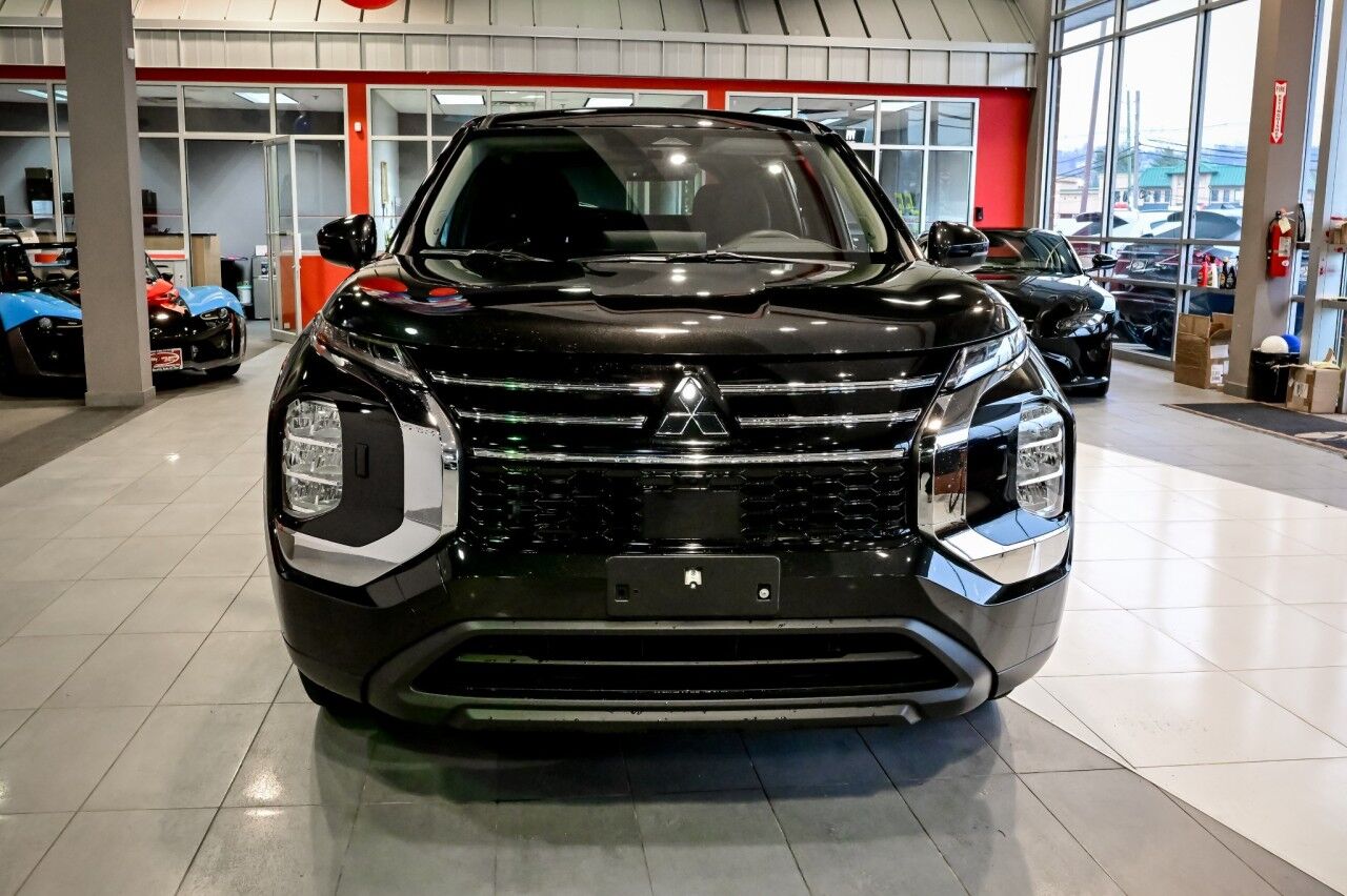 2025 Mitsubishi Outlander ES