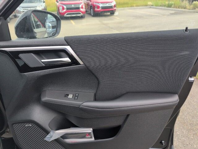 2025 Mitsubishi Outlander ES Whitecourt AB