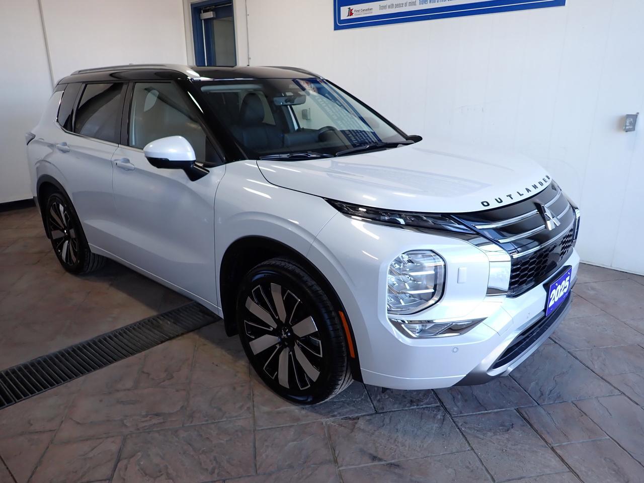 2025 Mitsubishi Outlander GT 7 PASS 4WD LEATHER NAVI SUNROOF