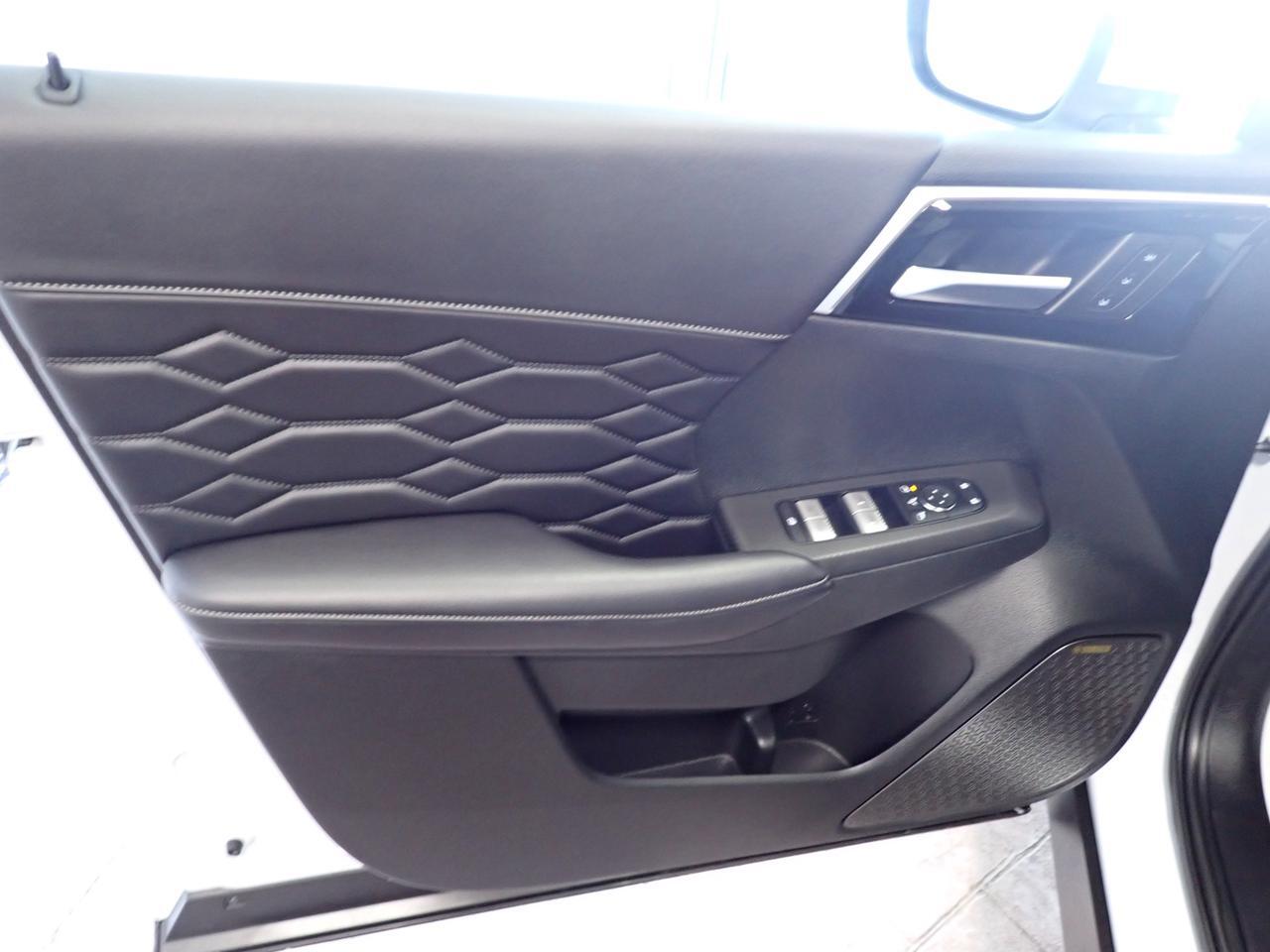 2025 Mitsubishi Outlander GT 7 PASS 4WD LEATHER NAVI SUNROOF Listowel ON