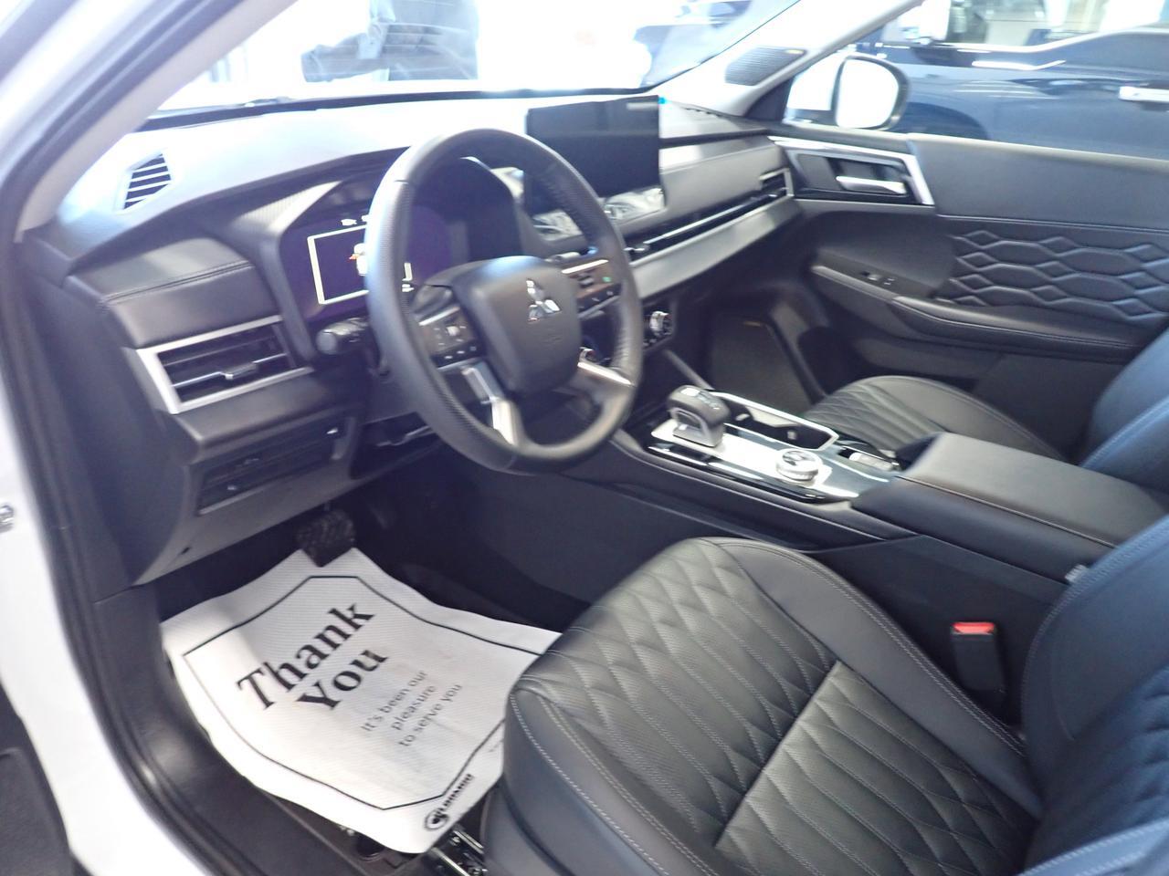 2025 Mitsubishi Outlander GT 7 PASS 4WD LEATHER NAVI SUNROOF Listowel ON