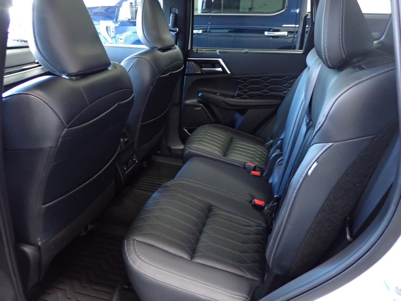 2025 Mitsubishi Outlander GT 7 PASS 4WD LEATHER NAVI SUNROOF Listowel ON