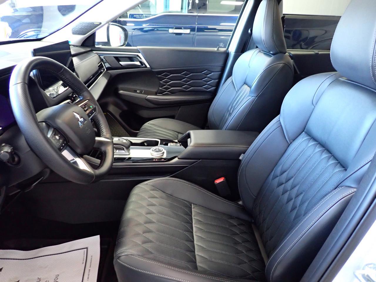 2025 Mitsubishi Outlander GT 7 PASS 4WD LEATHER NAVI SUNROOF Listowel ON