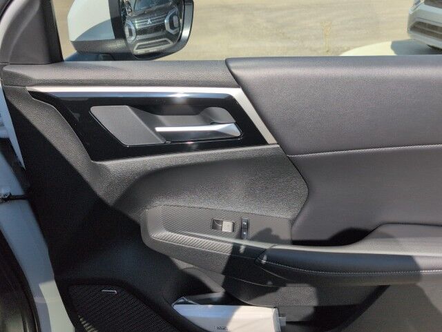 2025 Mitsubishi Outlander LE Grande Prairie AB