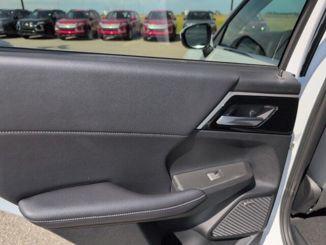 2025 Mitsubishi Outlander LE Grande Prairie AB