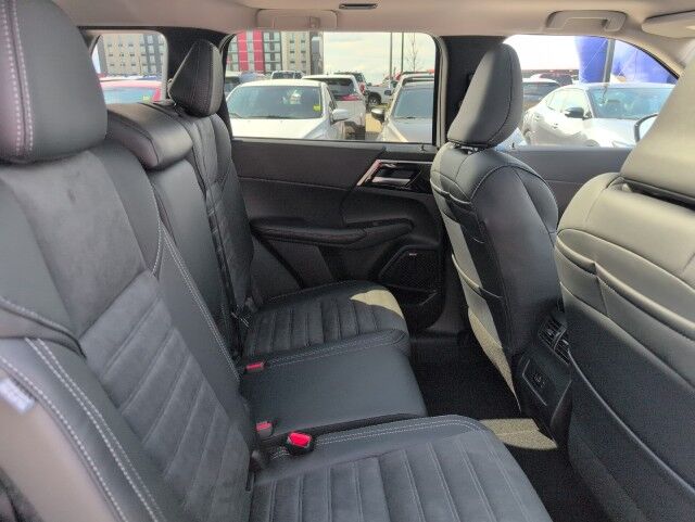 2025 Mitsubishi Outlander LE Grande Prairie AB