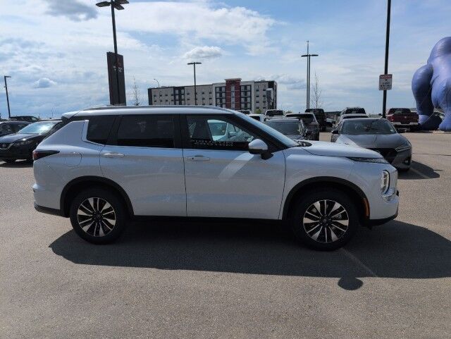 2025 Mitsubishi Outlander LE Grande Prairie AB