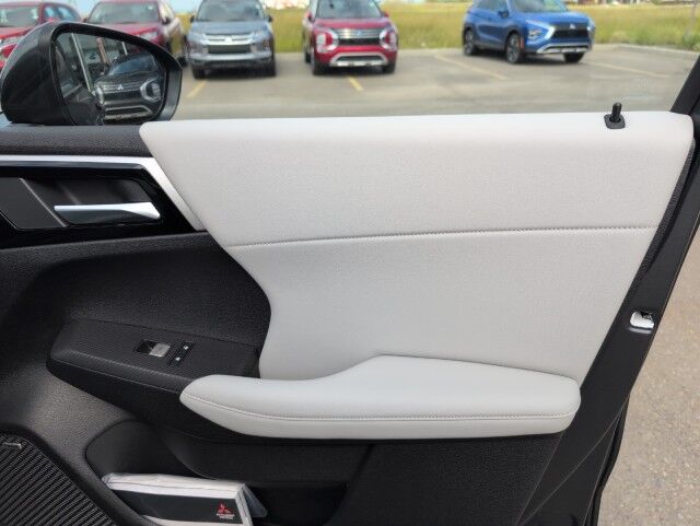 2025 Mitsubishi Outlander LE Grande Prairie AB
