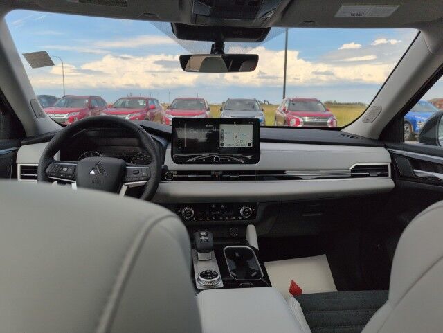 2025 Mitsubishi Outlander LE Grande Prairie AB