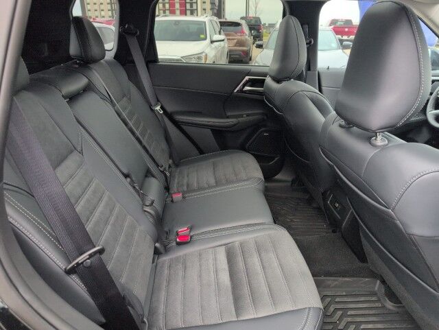 2025 Mitsubishi Outlander LE Whitecourt AB