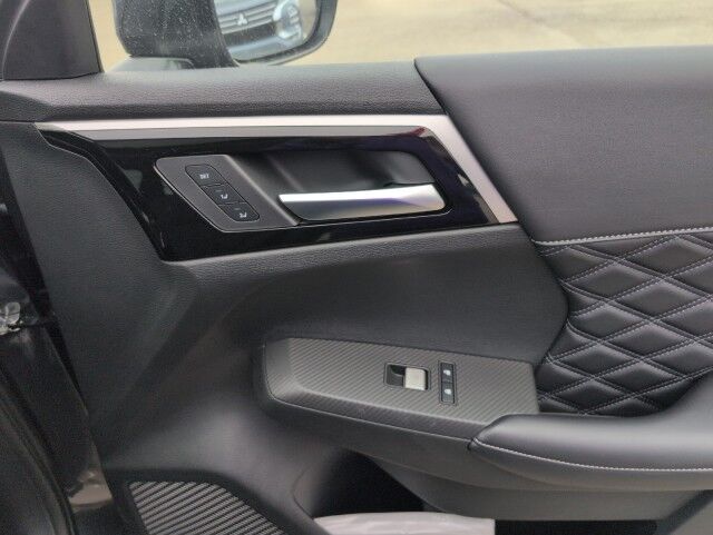 2025 Mitsubishi Outlander PHEV LE Grande Prairie AB