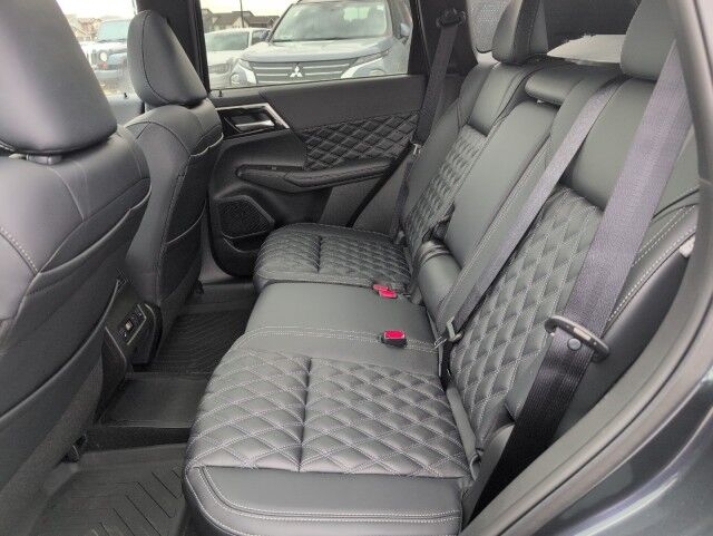 2025 Mitsubishi Outlander PHEV LE Grande Prairie AB