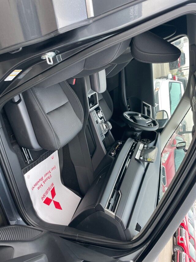 2025 Mitsubishi Outlander PHEV LE Whitecourt AB