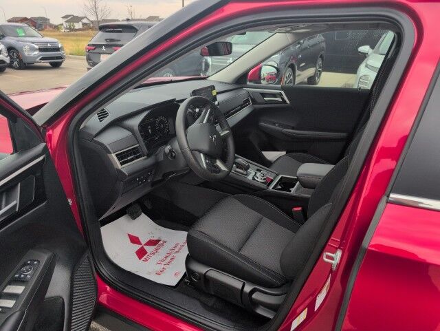2025 Mitsubishi Outlander PHEV LE Whitecourt AB