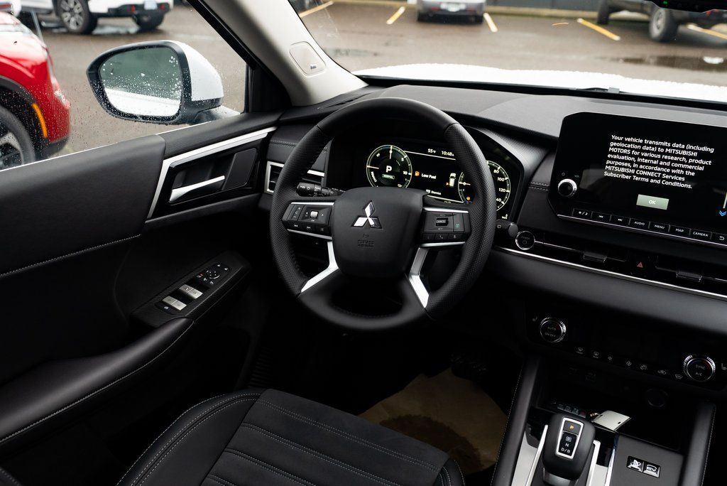 2025 Mitsubishi Outlander PHEV SE Milwaukie OR