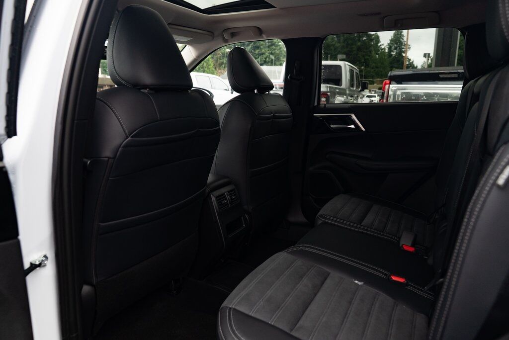 2025 Mitsubishi Outlander PHEV SE Milwaukie OR