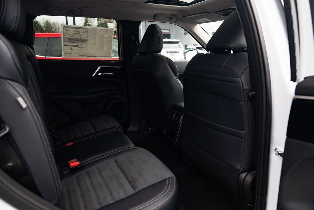 2025 Mitsubishi Outlander PHEV SE Milwaukie OR