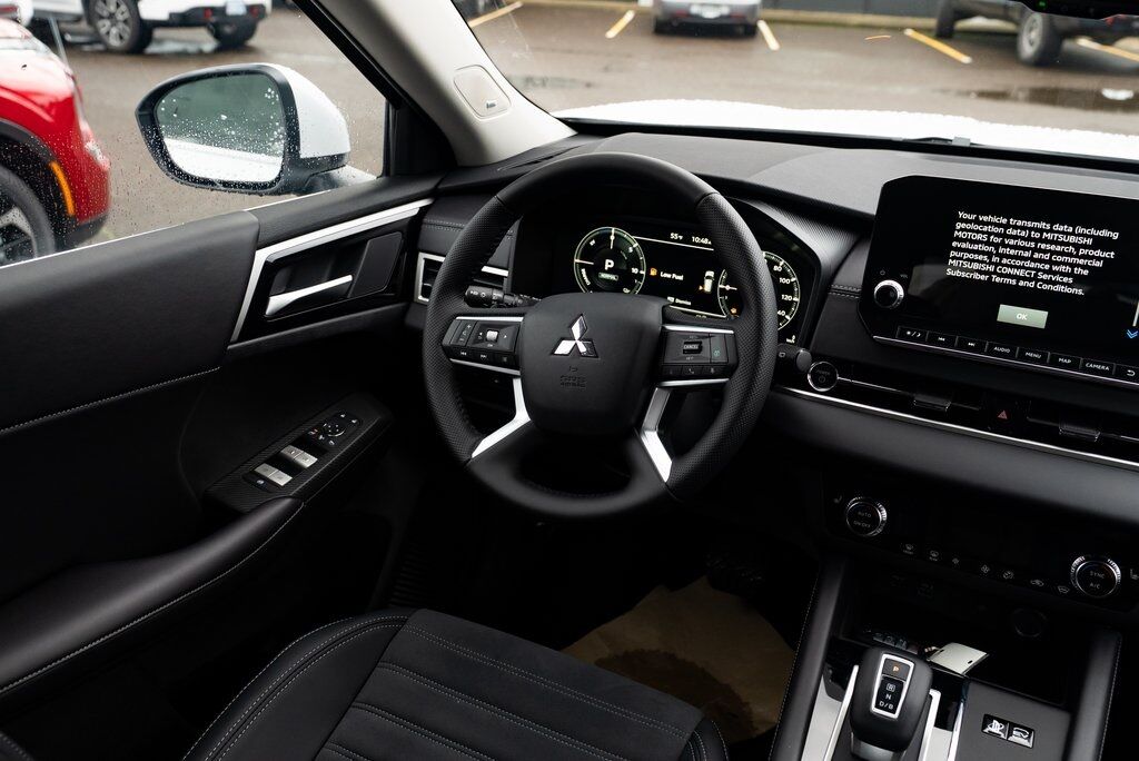 2025 Mitsubishi Outlander PHEV SE Milwaukie OR