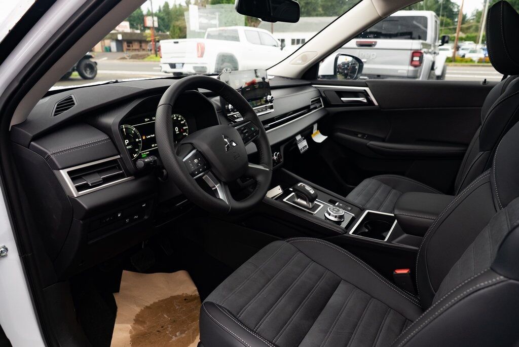 2025 Mitsubishi Outlander PHEV SE Milwaukie OR