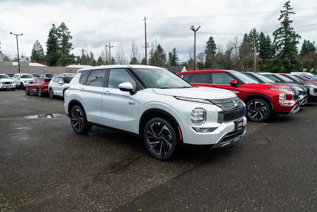 2025 Mitsubishi Outlander PHEV SE Milwaukie OR