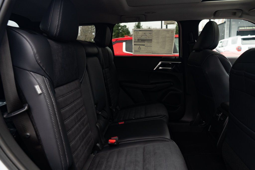 2025 Mitsubishi Outlander PHEV SE Milwaukie OR