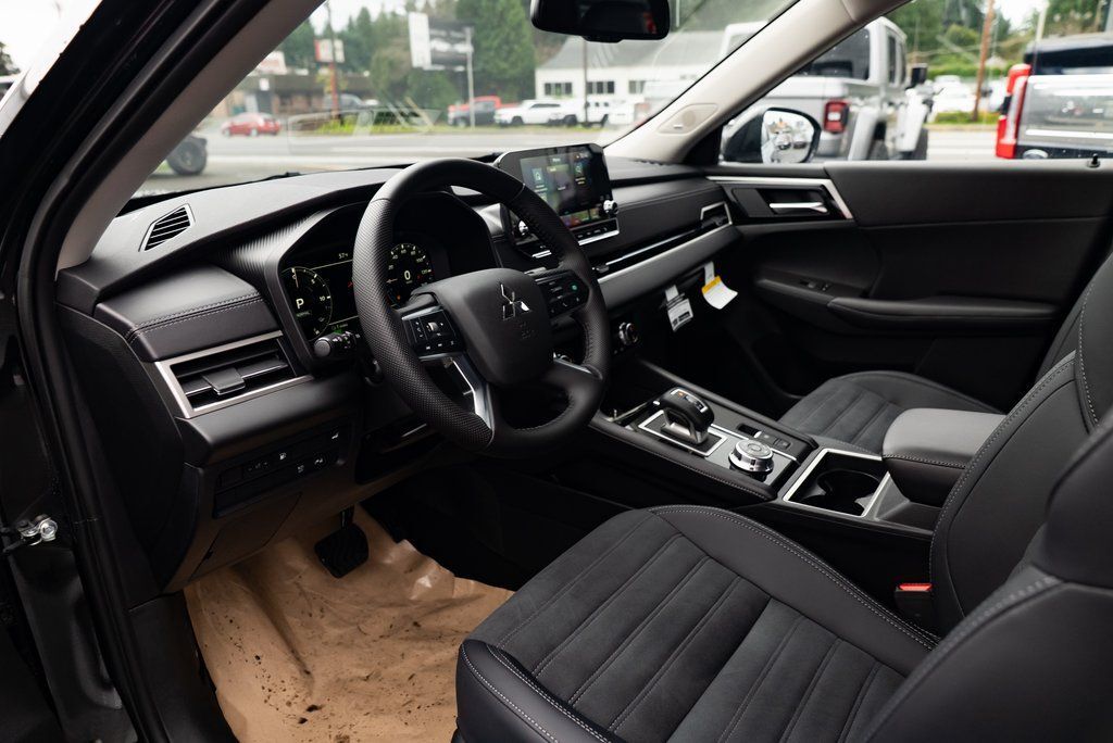 2025 Mitsubishi Outlander PHEV SE Milwaukie OR