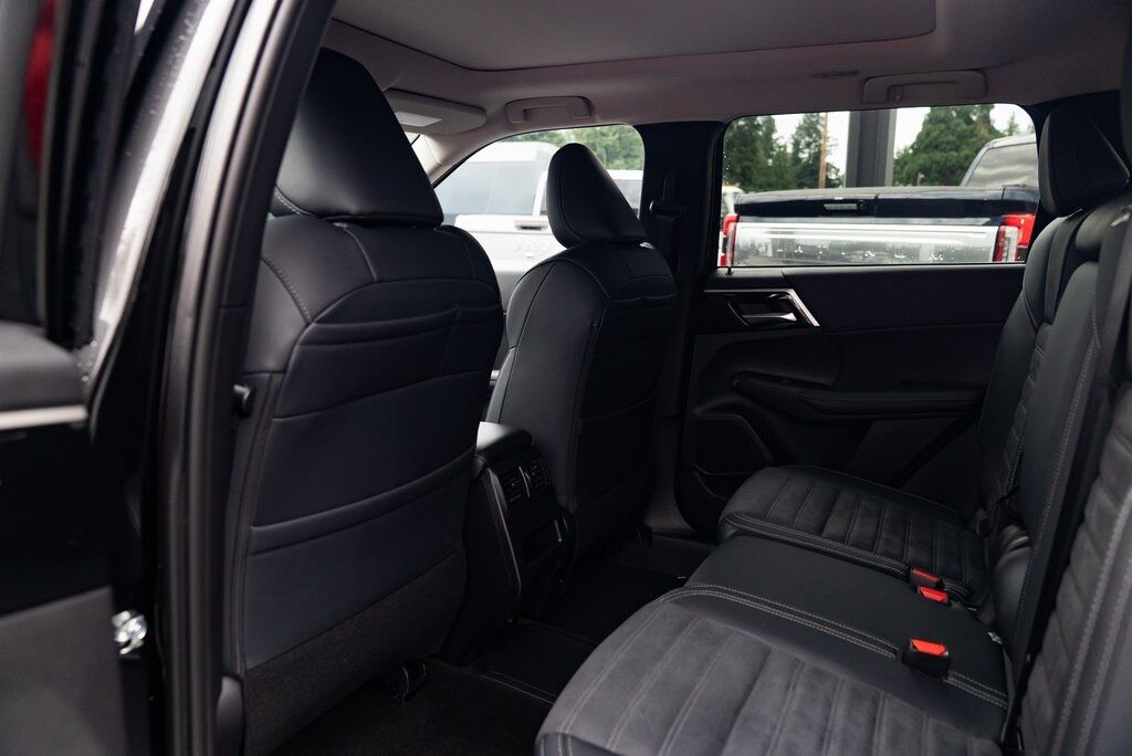 2025 Mitsubishi Outlander PHEV SE Milwaukie OR