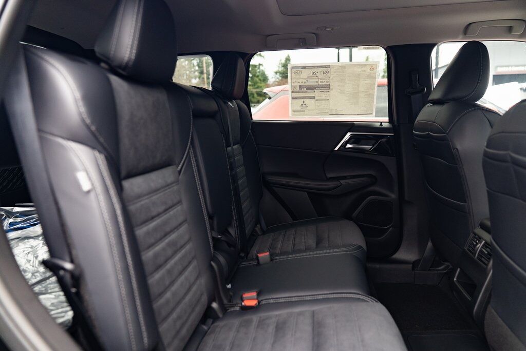 2025 Mitsubishi Outlander PHEV SE Milwaukie OR