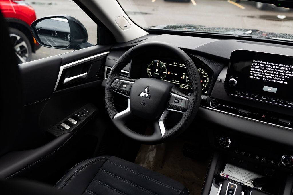 2025 Mitsubishi Outlander PHEV SE Milwaukie OR