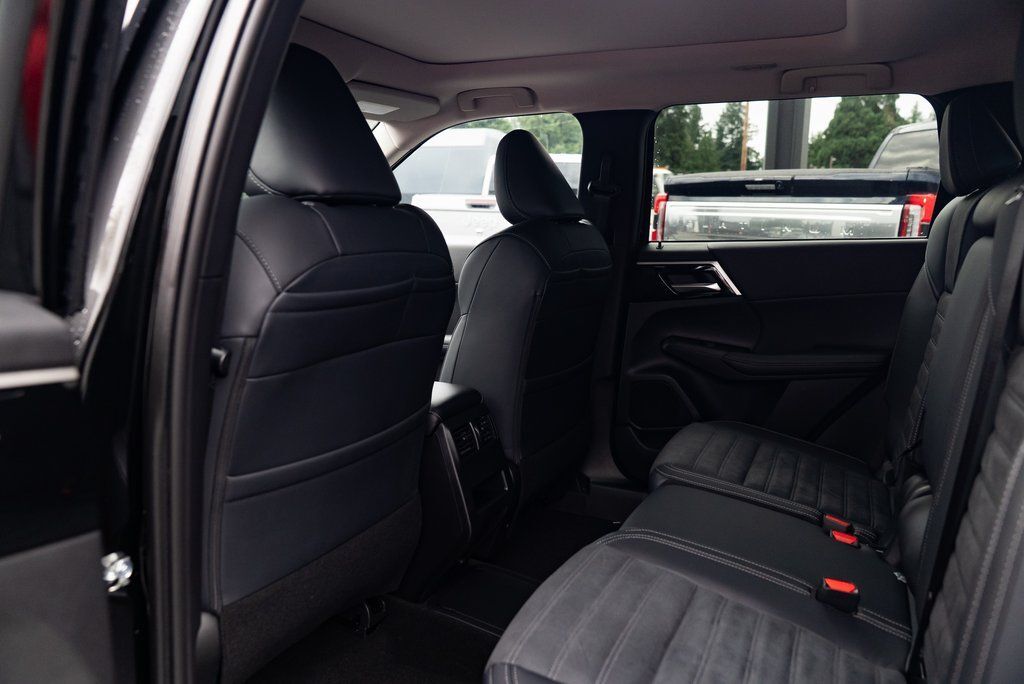 2025 Mitsubishi Outlander PHEV SE Milwaukie OR