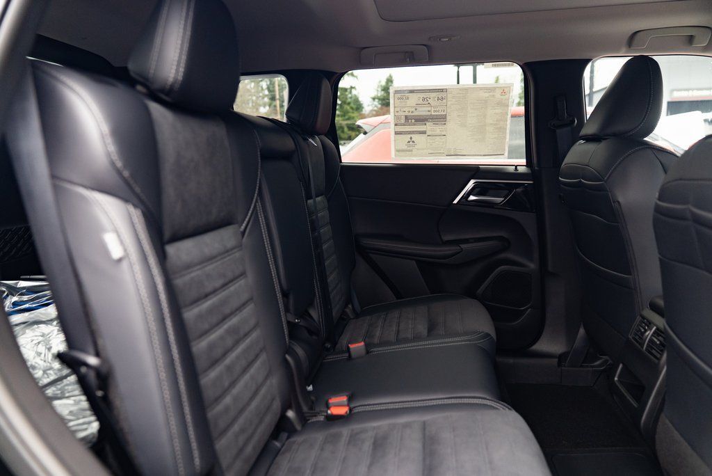 2025 Mitsubishi Outlander PHEV SE Milwaukie OR