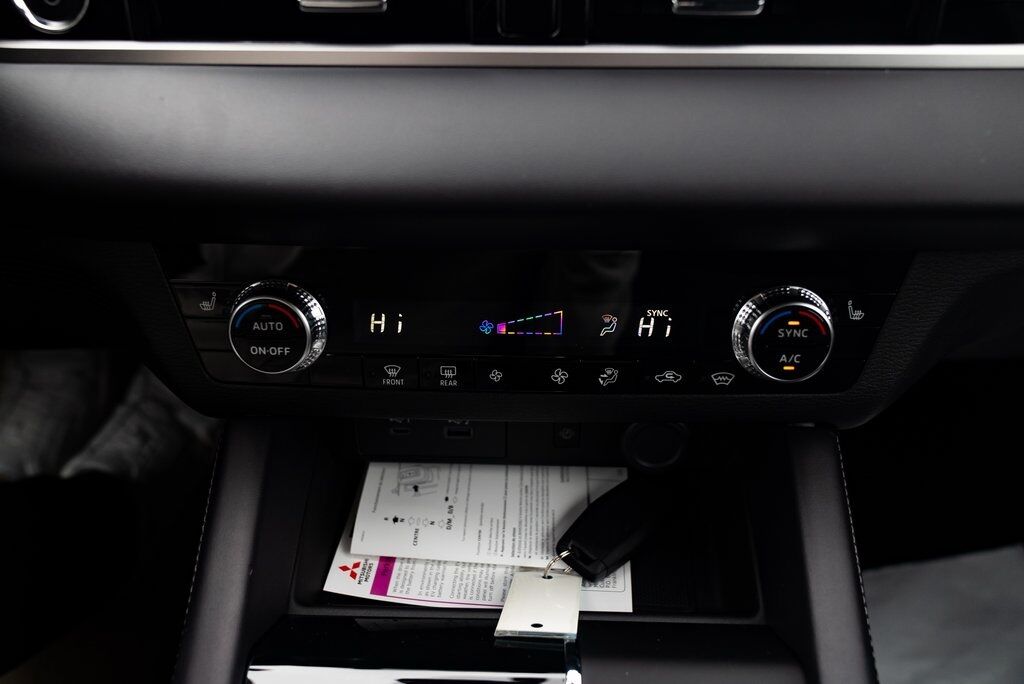 2025 Mitsubishi Outlander PHEV SE Milwaukie OR