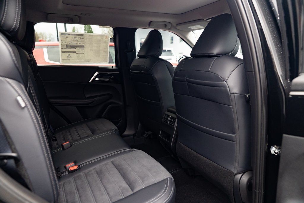 2025 Mitsubishi Outlander PHEV SE Milwaukie OR