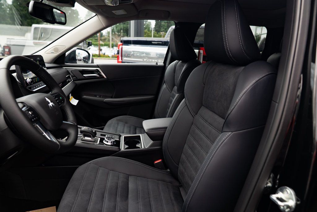 2025 Mitsubishi Outlander PHEV SE Milwaukie OR