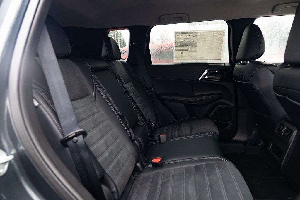 2025 Mitsubishi Outlander PHEV SE Milwaukie OR