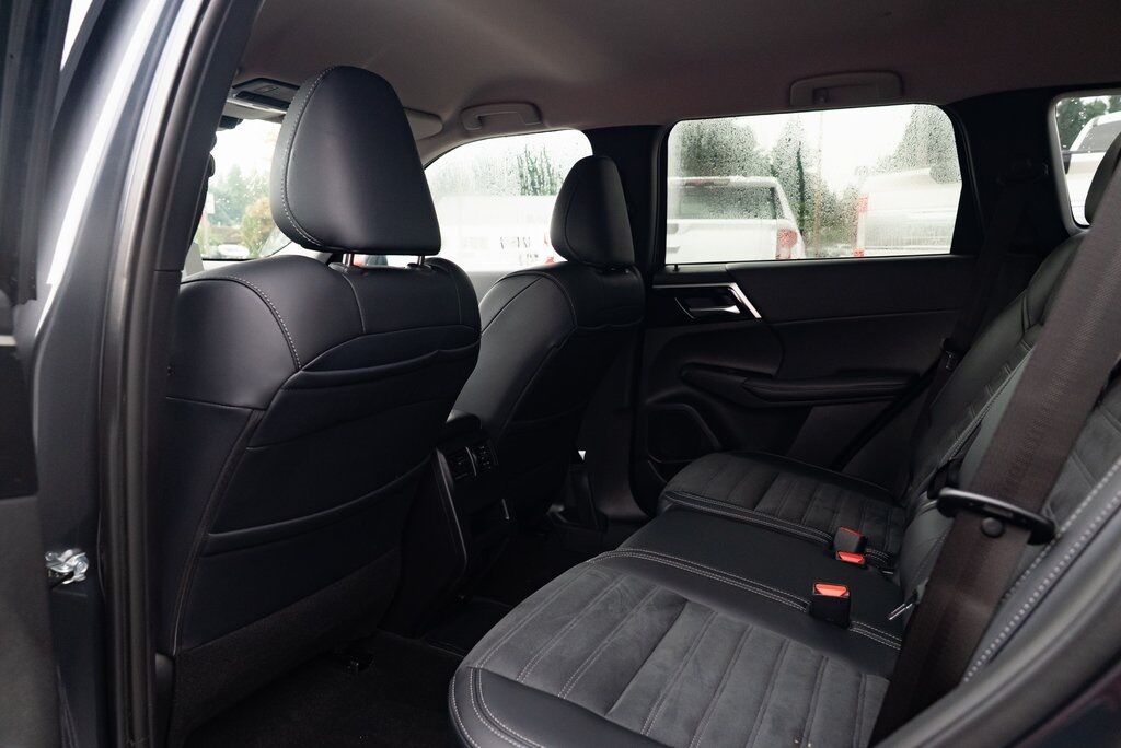 2025 Mitsubishi Outlander PHEV SE Milwaukie OR