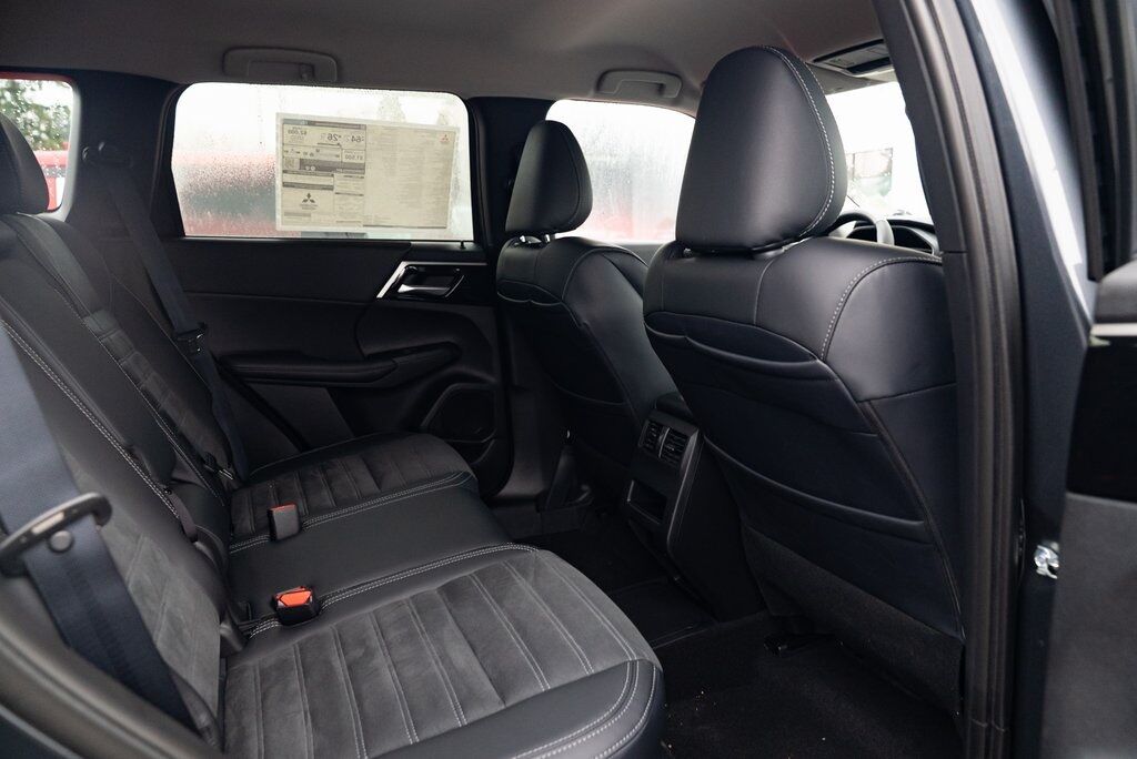 2025 Mitsubishi Outlander PHEV SE Milwaukie OR