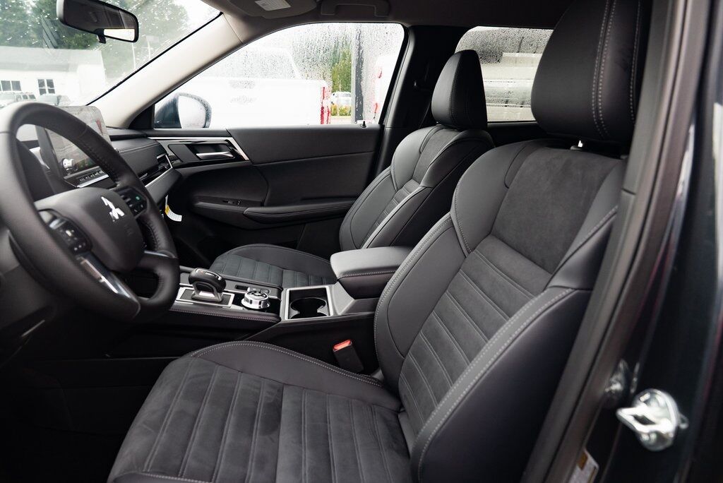 2025 Mitsubishi Outlander PHEV SE Milwaukie OR