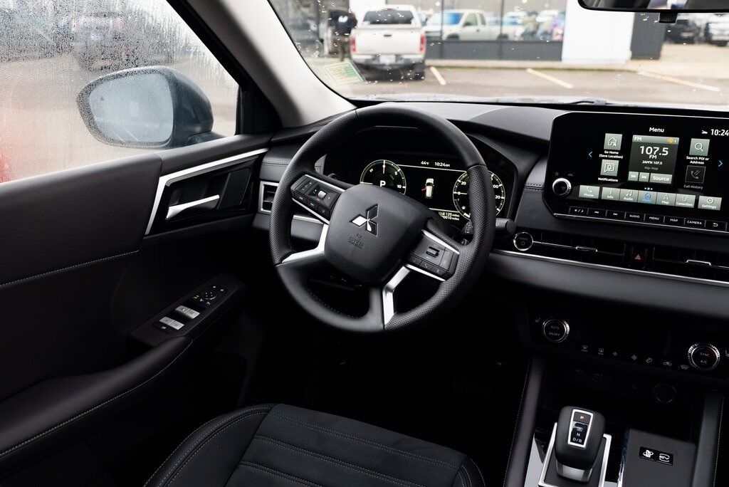 2025 Mitsubishi Outlander PHEV SE Milwaukie OR