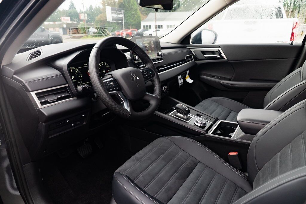 2025 Mitsubishi Outlander PHEV SE Milwaukie OR