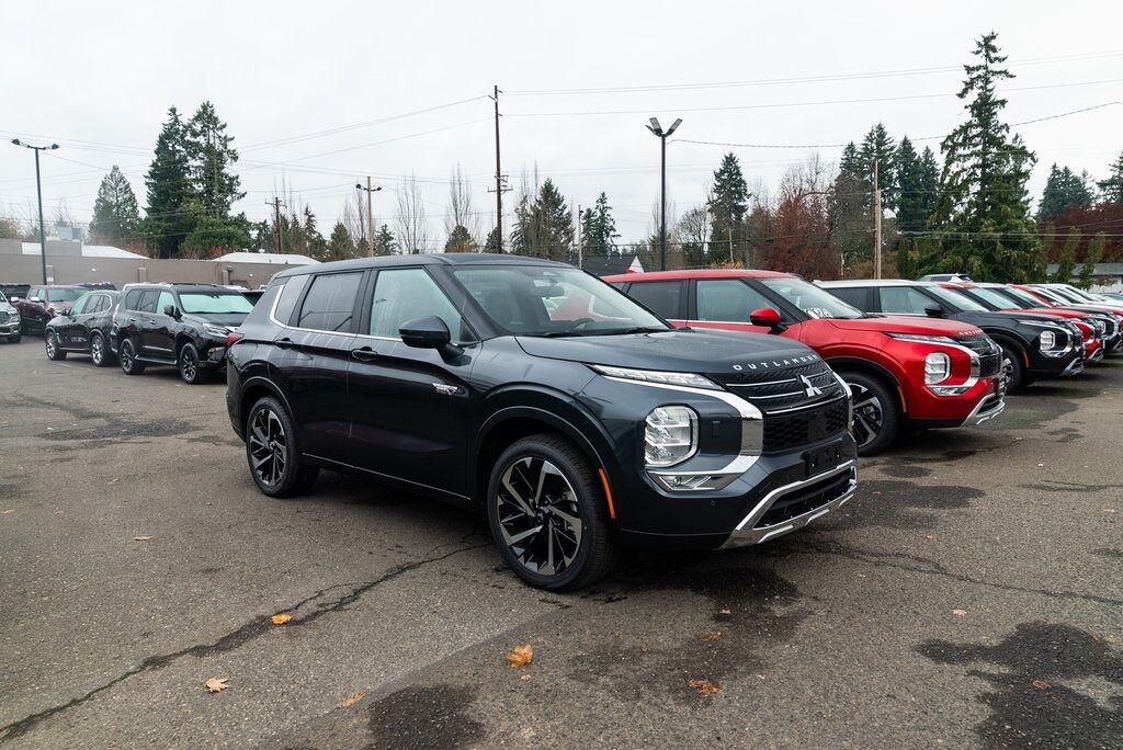 2025 Mitsubishi Outlander PHEV SE Milwaukie OR