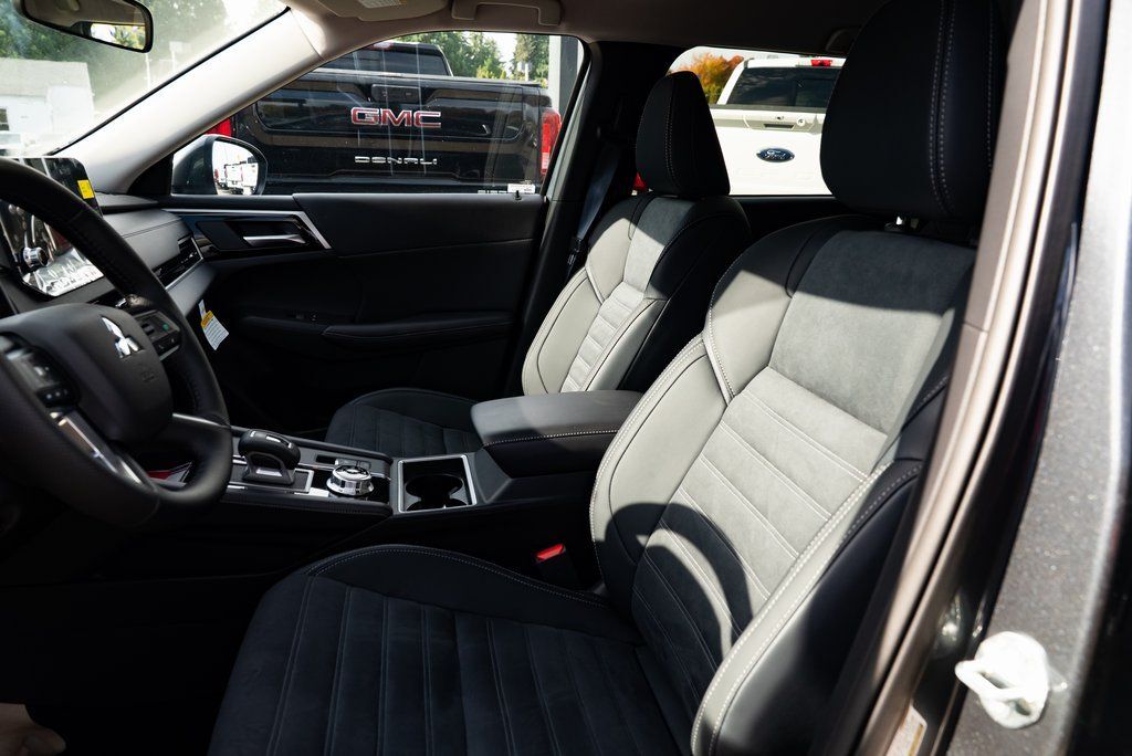 2025 Mitsubishi Outlander PHEV SE Milwaukie OR