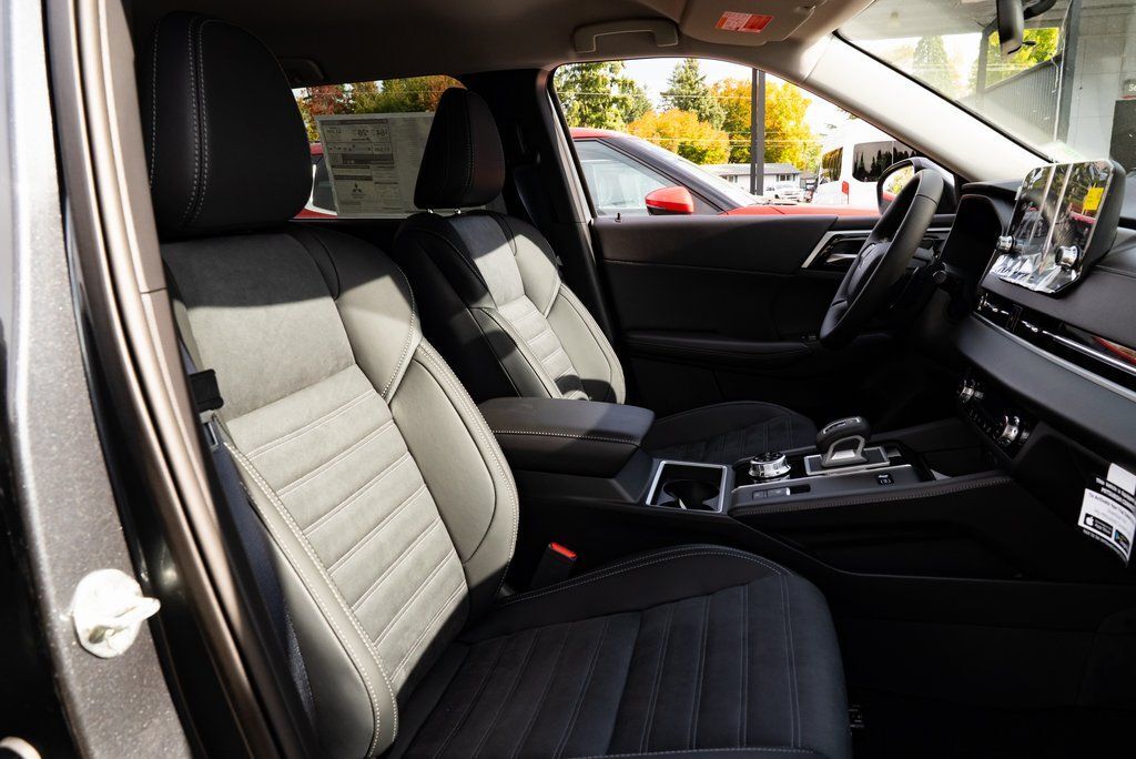 2025 Mitsubishi Outlander PHEV SE Milwaukie OR