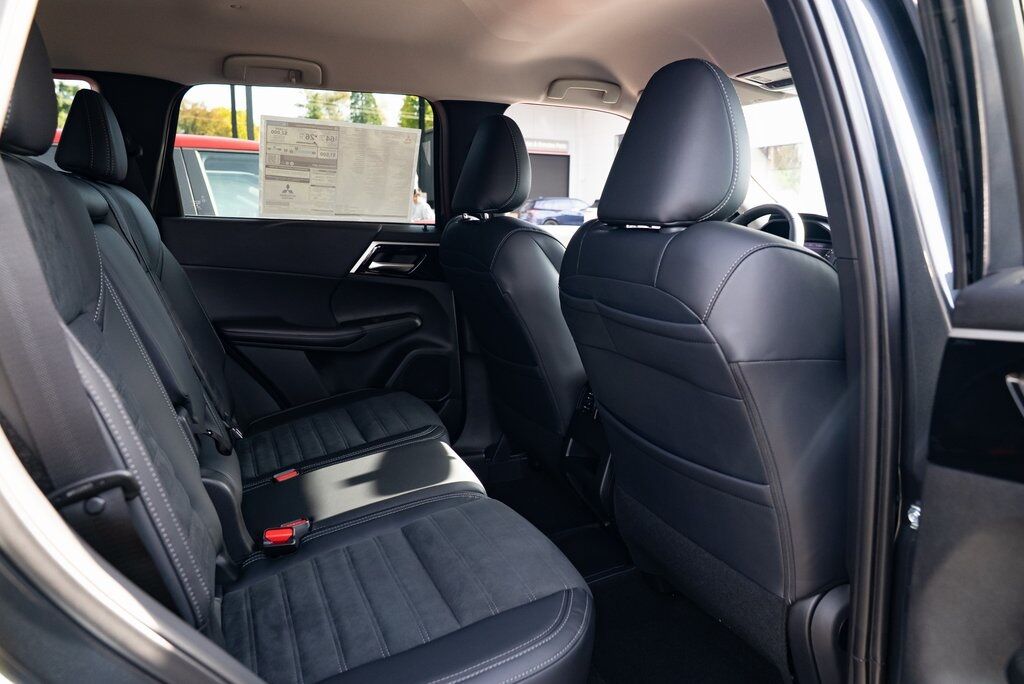 2025 Mitsubishi Outlander PHEV SE Milwaukie OR