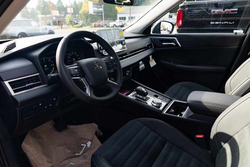 2025 Mitsubishi Outlander PHEV SE Milwaukie OR