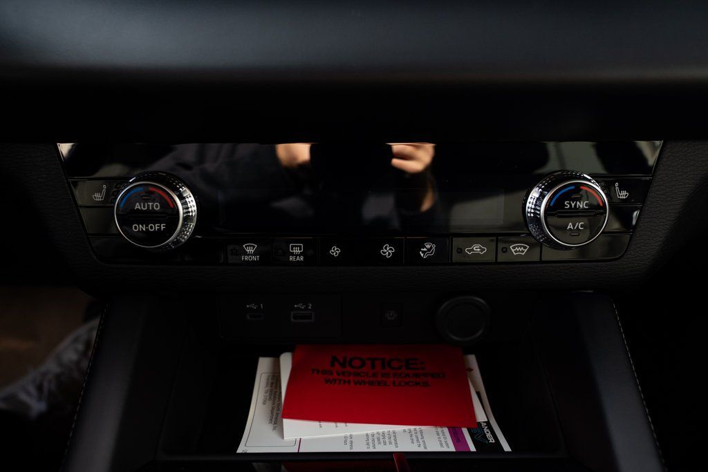 2025 Mitsubishi Outlander PHEV SE Milwaukie OR