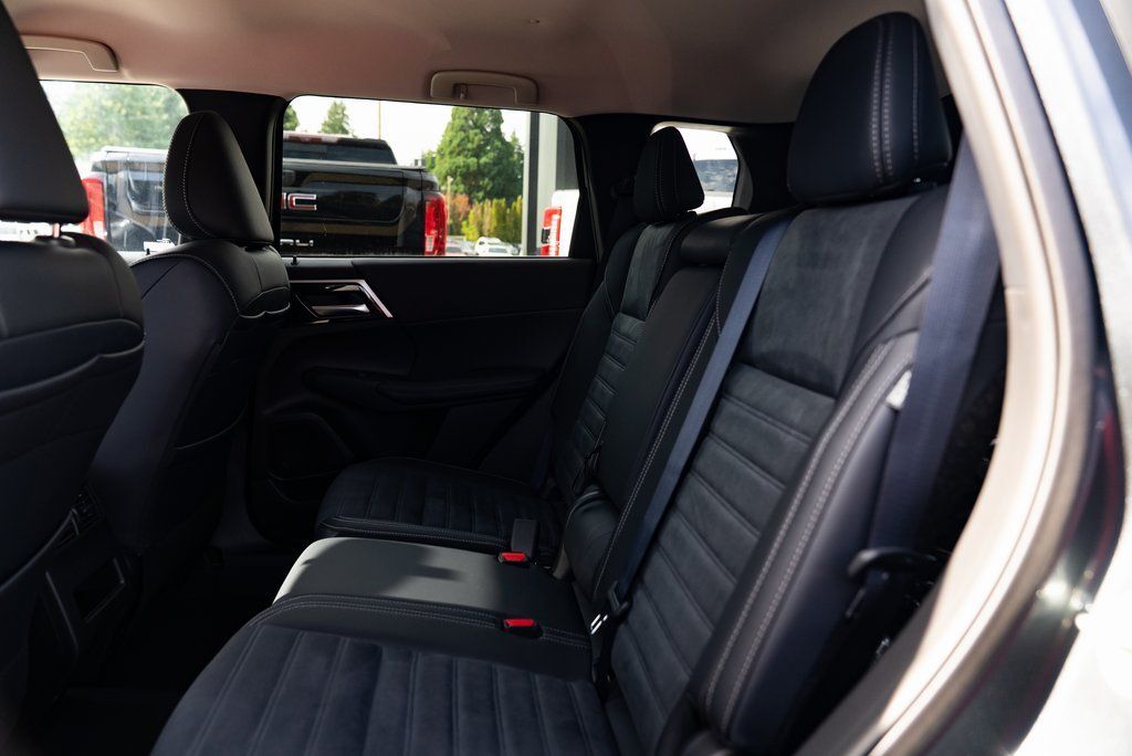 2025 Mitsubishi Outlander PHEV SE Milwaukie OR